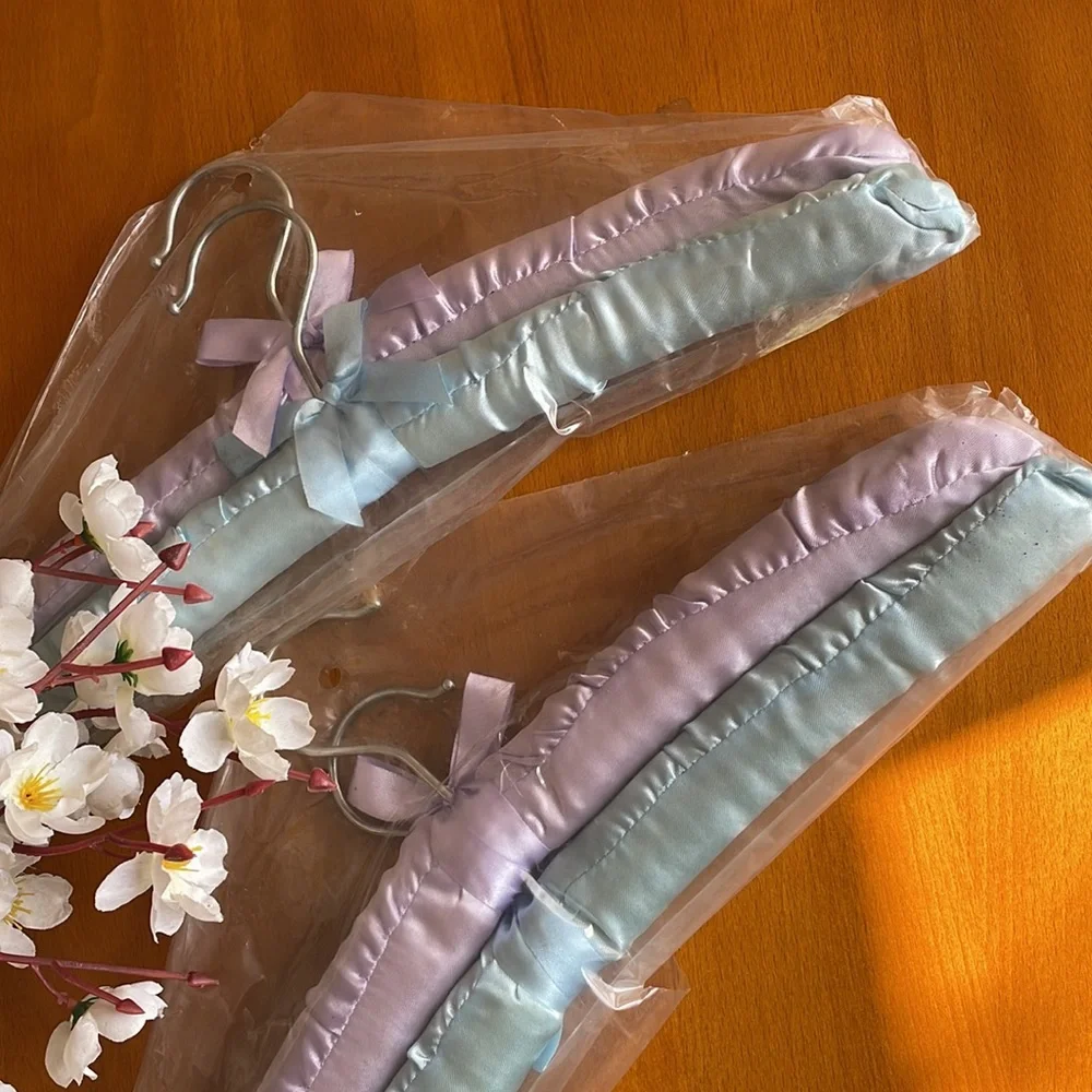 Combo pack of 4 - Satin hangers for party tops - Picture 3 of 4